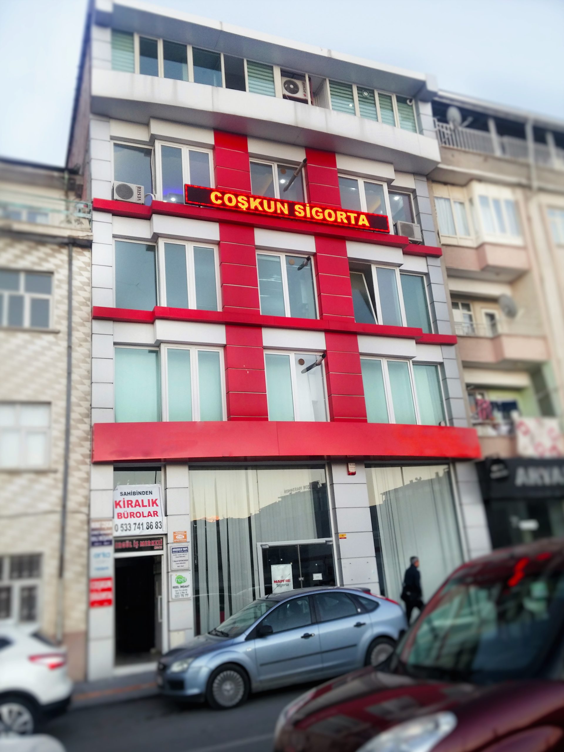 Coşkun Sigorta, Malatya merkezli bir sigorta şirketidir ve müşterilerine birçok sigorta türü sunmaktadır. Konut, sağlık, araç, işyeri, seyahat ve zorunlu deprem sigortaları gibi birçok sigorta türü sunan Coşkun Sigorta, müşterilerine en uygun fiyat teklifleri sunar. Ekibinin uzman ve profesyonel müşteri hizmetleri, sigorta sürecinin kolay ve stressiz olmasını sağlar. Coşkun Sigorta, müşterilerinin güvenliğini ve memnuniyetini öncelikli olarak gören bir şirket olarak, kaliteli hizmet sunmak için çalışır. Hemen bugün Coşkun Sigorta'yı tercih edin ve sigortalı hayatın keyfini çıkarın!